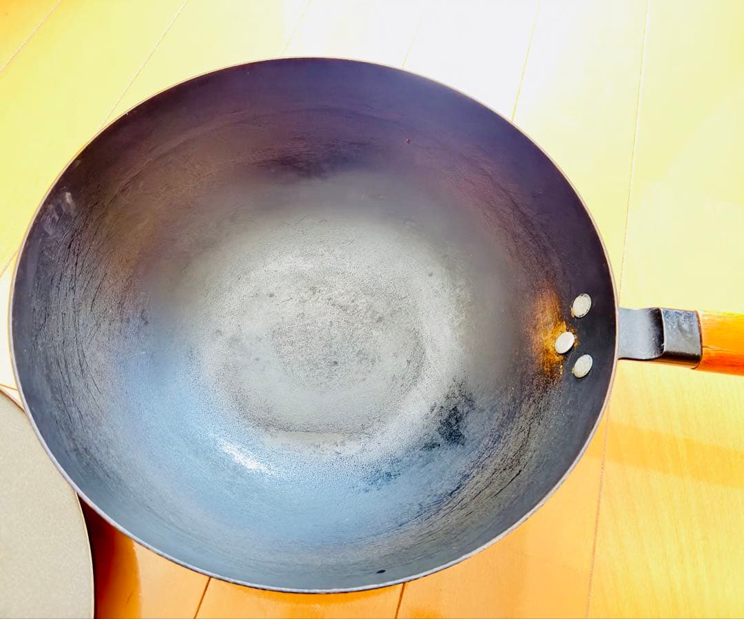 cast iron<br>wok<br>wooden