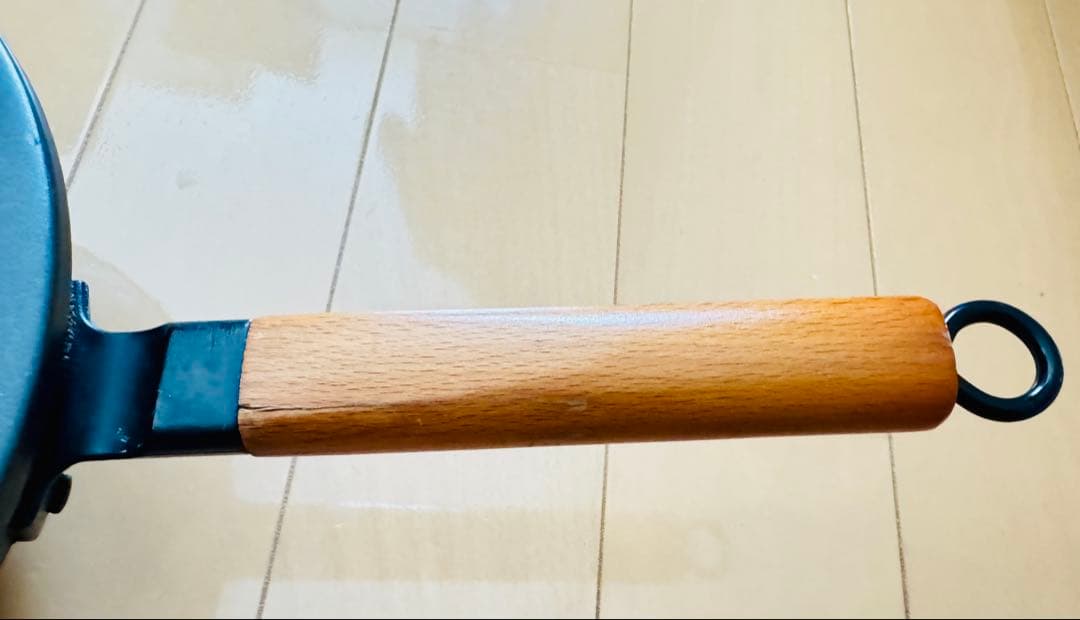 cast iron<br>wok<br>wooden