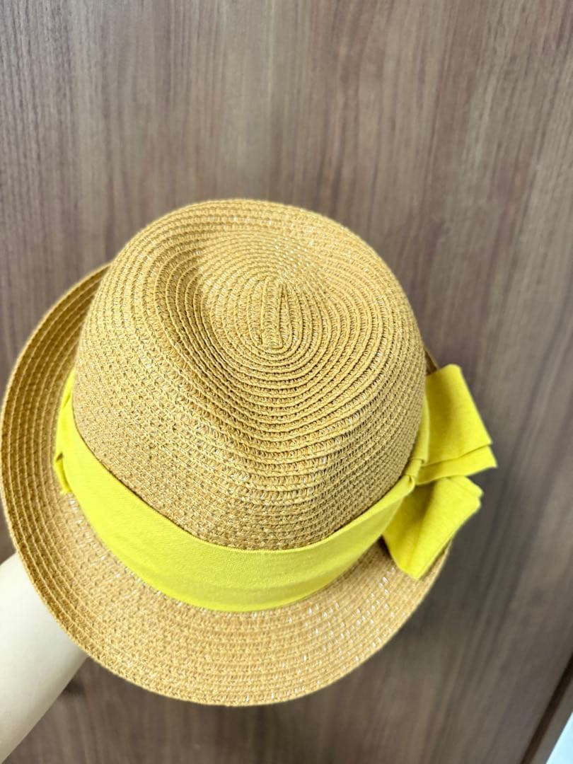 beige straw
